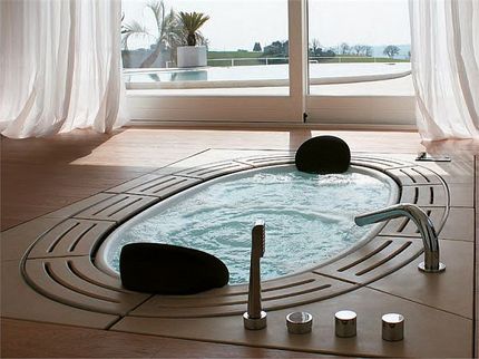 Welke stalen baden worden uitgebracht met het Guzzini-logo Guzzini-model