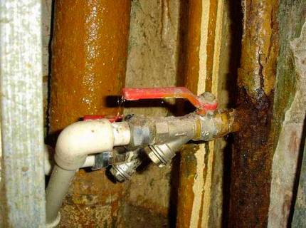 Reasons to replace the risers in the apartment Steel Pipeline Vulnerability