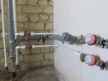 Transfer and replacement of risers in a private apartment Vertical pipe transfer