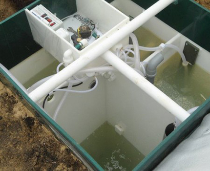 After the simplest repair and washing, the septic tank Topop is collected back Filling the station with water