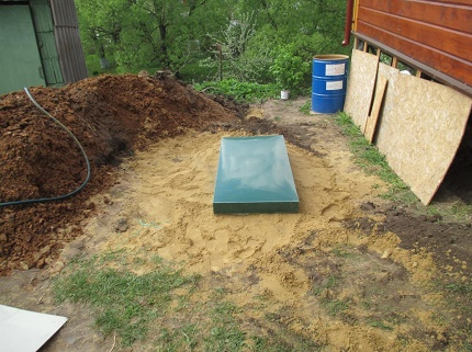 Installation d'une fosse septique Tver dans une fosse de fondation meublée Comment installer une fosse septique Tver sans utiliser d'équipement