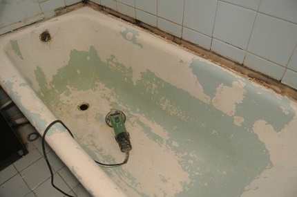 Paggamot sa buhangin bago ang pagpipinta ng epoxy Paglilinis ng bath