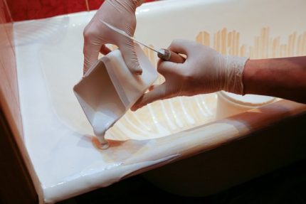 Paano magpinta ng isang mangkok ng paliguan na may acrylic Ang pagpipinta ng bathtub ng acrylic