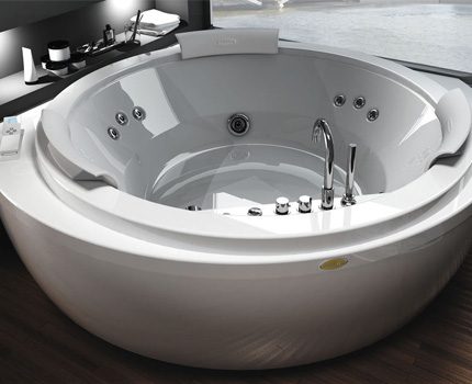 Paano maayos na pag-aalaga para sa isang mangkok ng isang paligo sa spa Mainit na batya sa loob