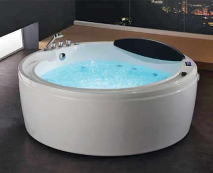 Anong materyal ang mas mahusay na pumili ng isang hydromassage bath Mga cast bath bath na may hydromassage