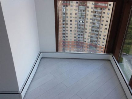 Save space with skirting convectors Skirting devices on the balcony