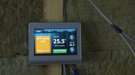 O sistema de controle de aquecimento do ar de uma casa de campo Controle automático de aquecimento do ar