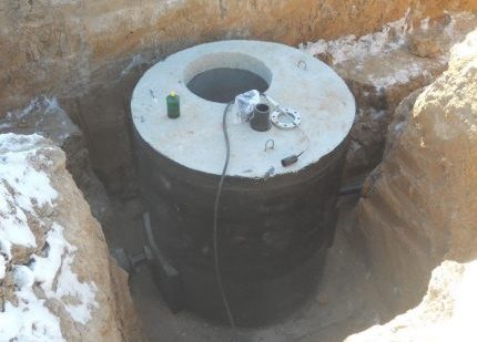 تسرب المياه من جدران البالوعة تسرب المياه من Cesspool