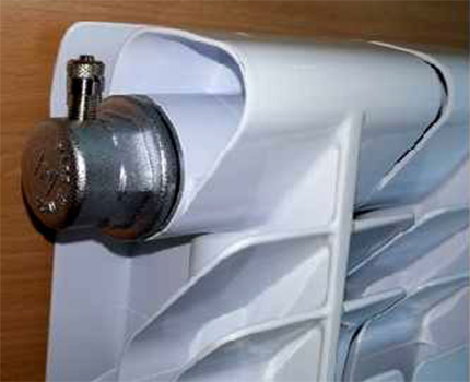 Ang mga air vent para sa mga sistema ng pag-init na may natural na sirkulasyon Pag-init ng radiator na may gripo ng Mayevsky