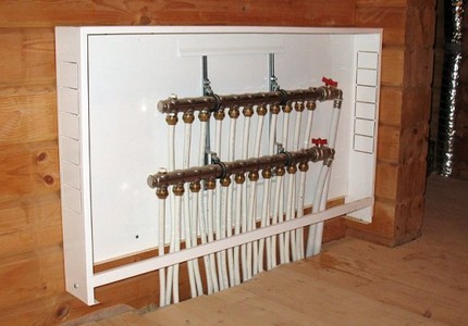 The way to install the collector for heating Metal cabinet for arranging the unit