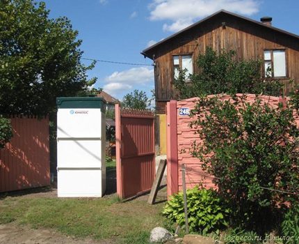 Szeptikus tartály magas fokú szennyvízkezeléssel nyári tartózkodási hely elrendezésére Szeptikus tartály biológiai szennyvíztisztítással