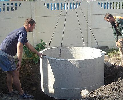 Szeptikus tartály betongyűrűkből egy nyári rezidencia elrendezéséhez Konkrét szeptikus tartály építése