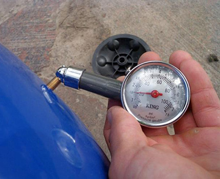 Setting the operating parameters of hydraulic tanks for water supply Pressure gauge measurement