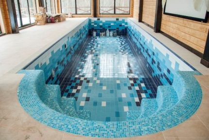 Cara kalis air mangkuk kolam untuk jubin dan mozek Menghadap kolam renang dengan jubin dan mosaik