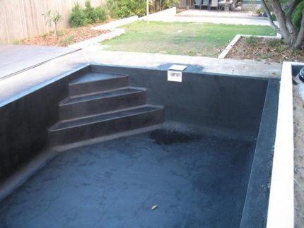 Cara menjadikan kalis air DIY lebih mudah Kalis air kolam dengan sebatian salutan