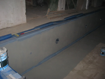 Caractéristiques de l'étanchéité des piscines avec des matériaux hydrofuges en ciment Matériaux pour l'étanchéité des piscines