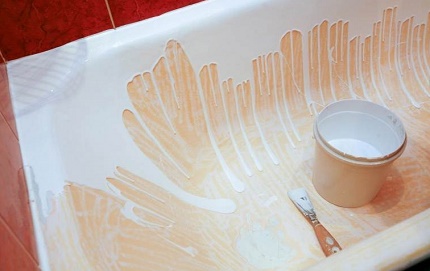 Ang pinakamadaling paraan upang magpinta ng cast-iron bath