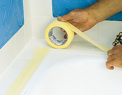 Mga tampok ng pagpipinta ng isang cast-iron bath
