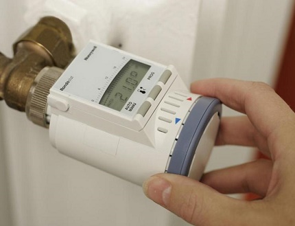 Semi-electronic view of temperature controllers for radiators Electronic type of temperature regulators in batteries
