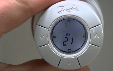 Electronic temperature controller for radiators Electronic Battery Thermostat