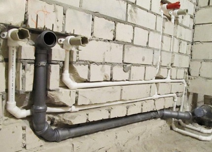 Paano mag-install ng isang plastic water pipe Nakatago ang pag-install ng mga tubo ng tubig mula sa mga plastik na tubo