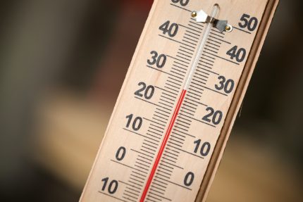 Waar te gaan als er geen noodzakelijke temperatuur in het verwarmingssysteem is Thermometer