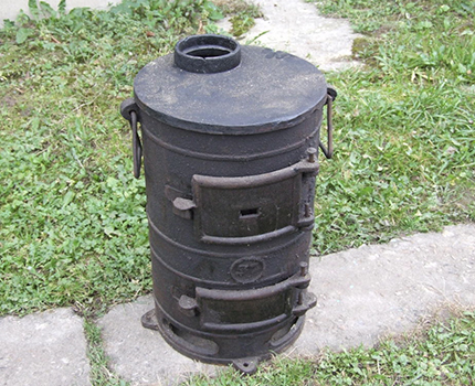 Homemade potbelly stove from a metal barrel Potbelly stove from a barrel