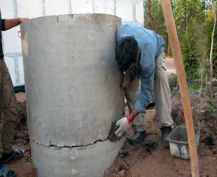 Sealing septic tank seams from concrete rings Joint sealing