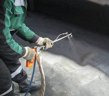 How to waterproof a septic tank by spraying concrete rings Spray insulation