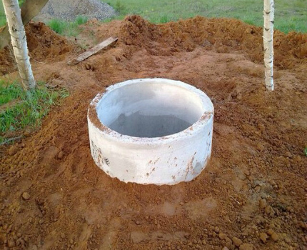 Clay in a waterproofing septic tank made of concrete rings Clay castle