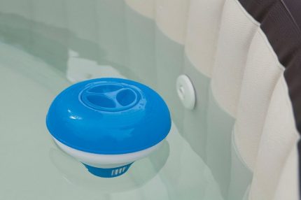 Automatic pool dispenser