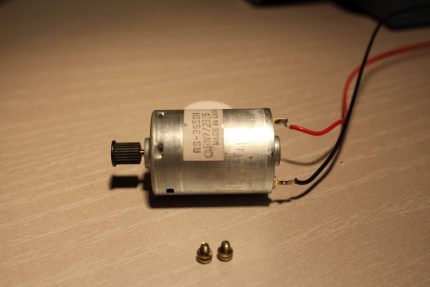 Mga bahagi ng DIY para sa pagbuo ng isang bomba sa tagsibol Micromotor para sa pump