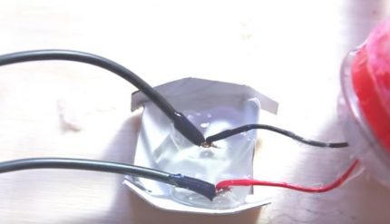 Pagkonekta sa bomba sa mga wire ng kuryente Ikonekta ang pump sa power supply