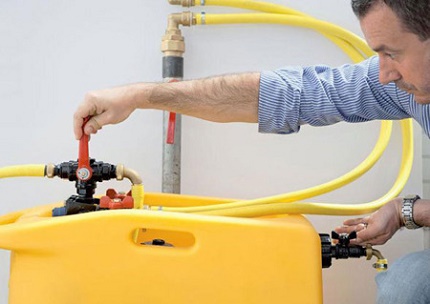 Comment tester la pression d'un système de chauffage de vos propres mains Les nuances du sertissage de vos propres mains