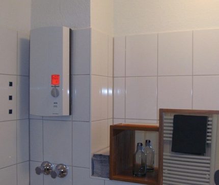 Elektronisk styrt øyeblikkelig varmtvannsbereder Modell AEG DDLE