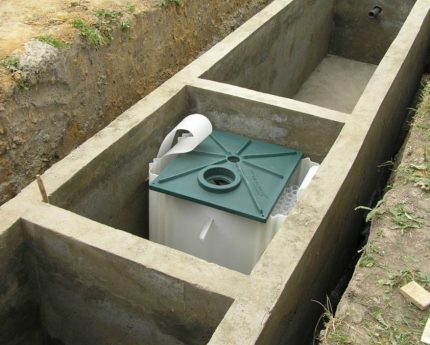 Concrete box for installation of Fast septic tanks Installation in a concrete tank