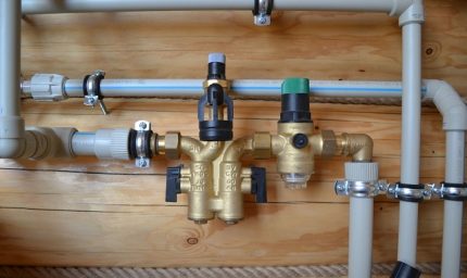 The layout of the water supply piping PP in the apartment Pipe layout plan