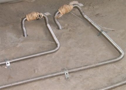 Mga piping opsyon para sa sistema ng pagpainit ng kolektor ng isang pribadong bahay Hindi kinakalawang na asero corrugated pipe
