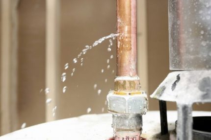 Result of air stagnation in the heating system Leaking heating pipe