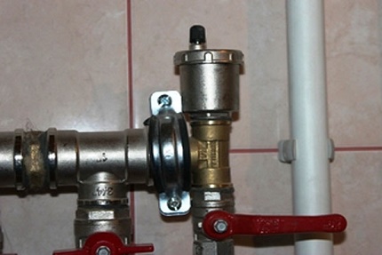 Dispositif de ventilation d'un système de chauffage fermé Purge d'air