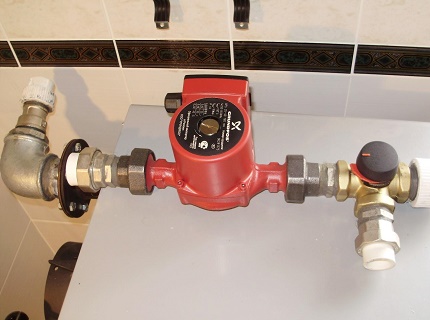 Pompe de circulation pour système de chauffage fermé Pompe de circulation