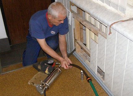 Closed system coolant filling Closed system coolant filling