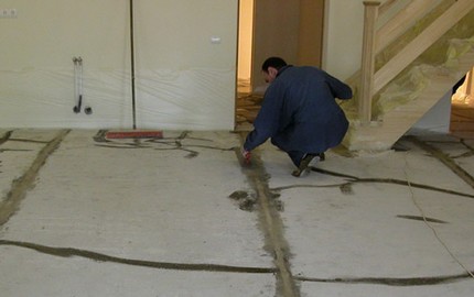 Paghahanda ng base para sa pag-install ng isang infrared warm floor Paglilinis ng base sa sahig