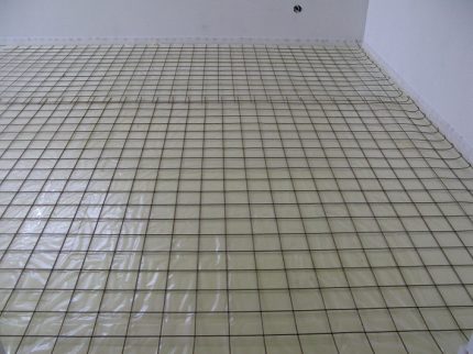 Lavori preparatori prima di installare un pavimento riscaldato per piastrelle Rinforzo del massetto