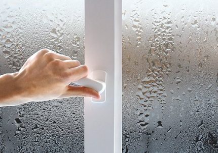 Cons of plastic window systems Fogged windows