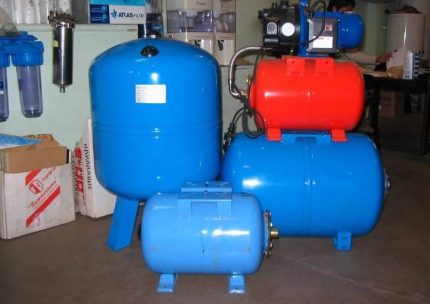 Water storage accumulator installation options Types of accumulators