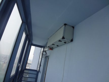 A localização do sistema de ventilação monobloco Instalação de fornecimento de ar