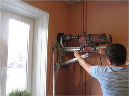Instalação do sistema de ventilação Instalação de ventilação da fonte