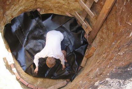 Pag-install ng isang tangke ng septic na ladrilyo