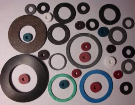Een kogelmenger repareren door een afdichting te vervangen O-ringen van rubber